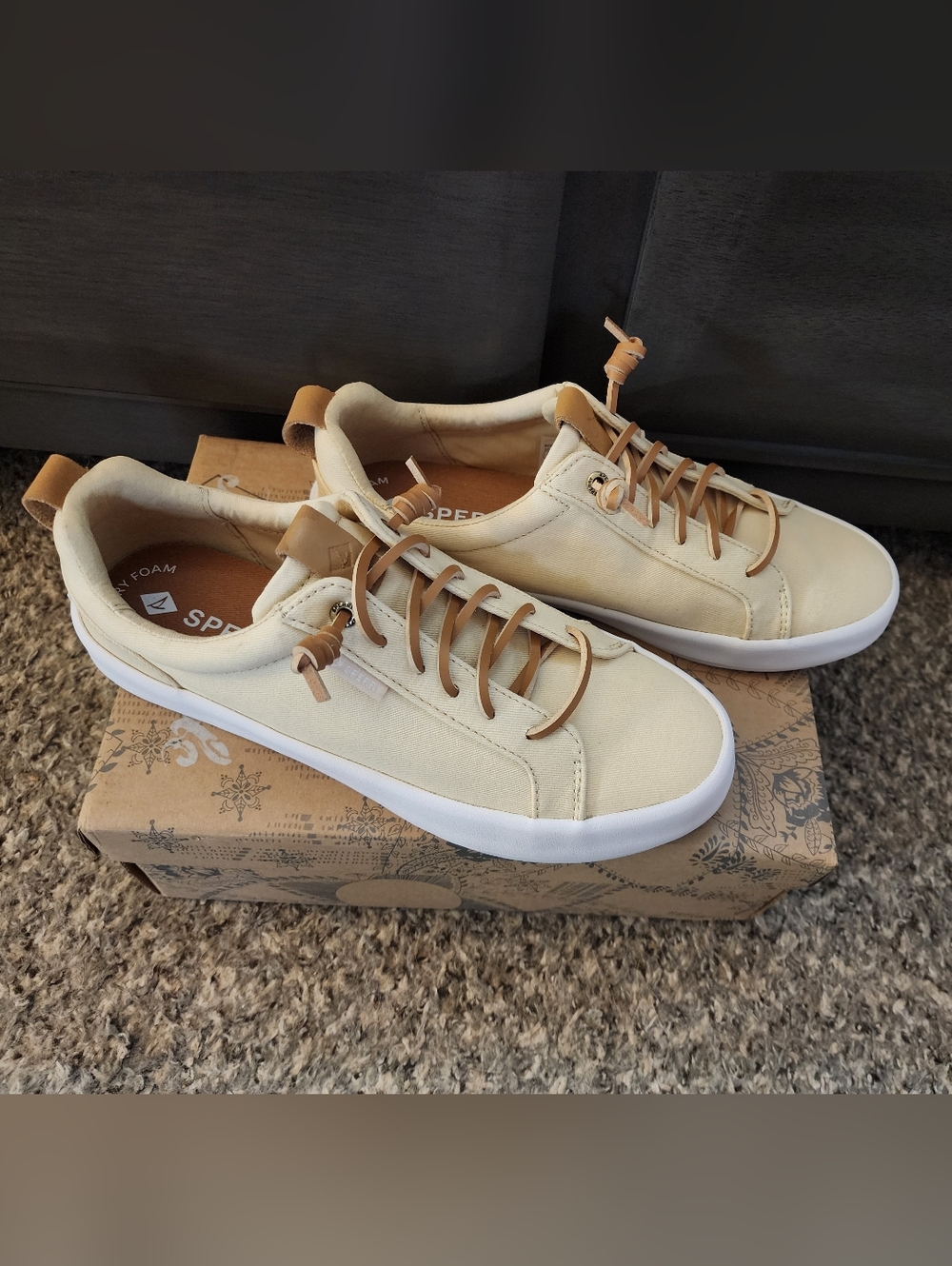 NWOT Sperry Cream Low-Top Sneakers with Tan Accents